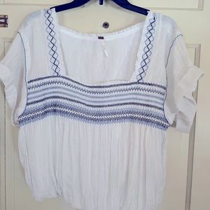 Woman’s Gauze Top. Excellent Condition